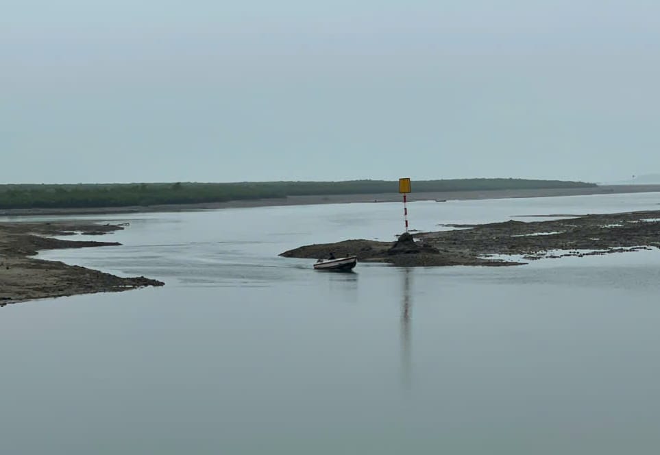 Nạo vét luồng tàu Quảng Ninh
